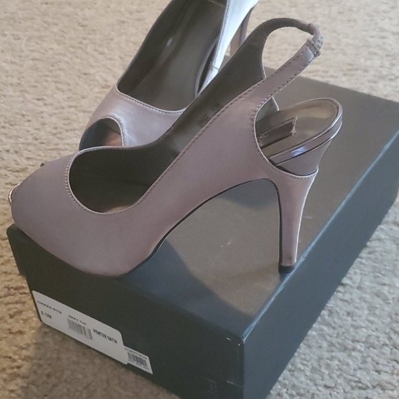 Glint 'Chazz' Pewter Satin Pump - Picture 5 of 8